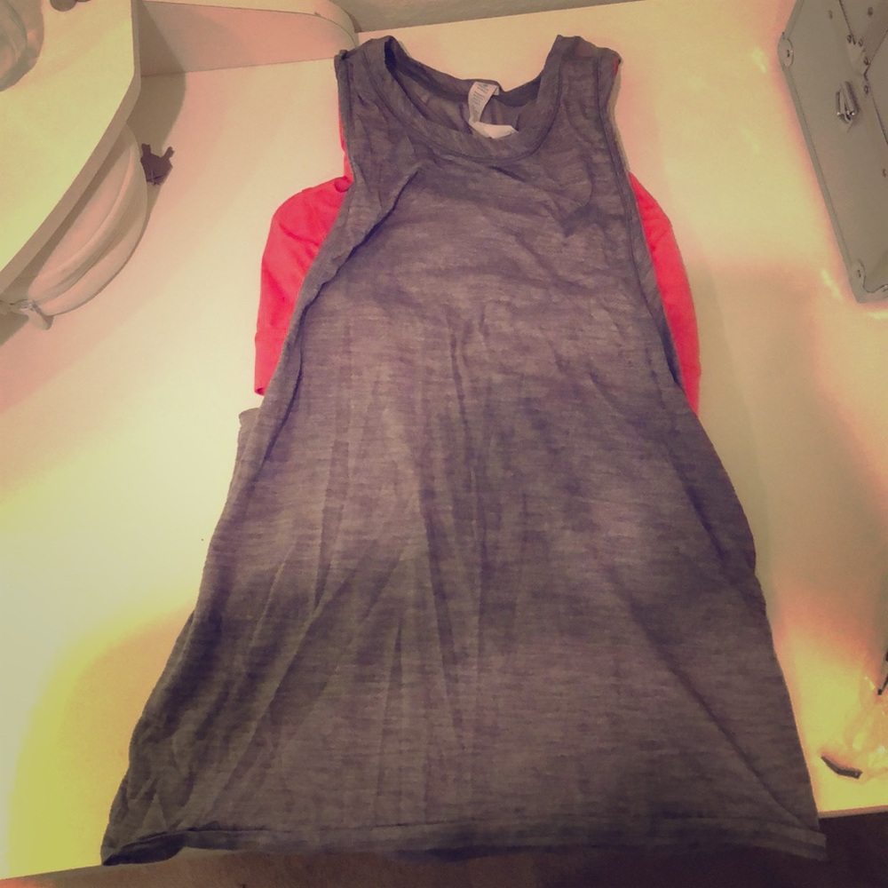 Lululemon tank with built in adorable bra